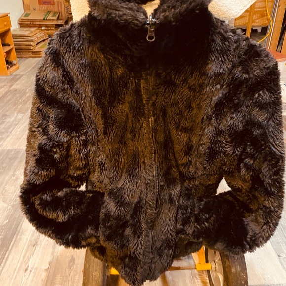 Ladies like new black faux fur with pockets inside and out - Picture 11 of 15